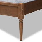 Cama de plataforma de nogal y fresno marrón de mediados de siglo con cabecero de ratán tejido – Matrimonial / Queen / King