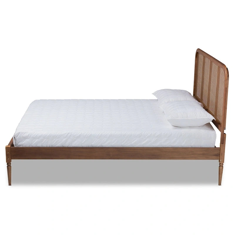 Cama de plataforma de nogal y fresno marrón de mediados de siglo con cabecero de ratán tejido – Matrimonial / Queen / King