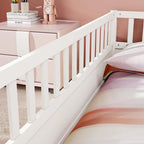 Cama con estructura de pino blanco/gris y barandilla de seguridad – 1 persona (matrimonial/individual)